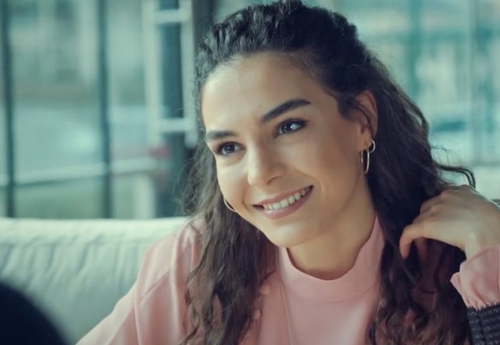 Gnllere Taht Kuran Hercai Gzeli Ebru ?ahin'i Hayranlar? Sette Rahat B?rakmad? 