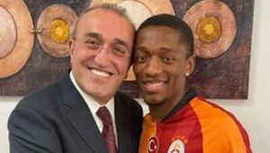 Galasaray'dan Transfer Haberi Jesse Sekidika Sar? K?rm?z?l? Tak?mla El S?k??t? 