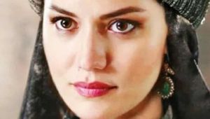 Alp Arslan Dizisinin Aka Hatun'u Fahriye Evcen Yeni Rol ?in Har?l Har?l al???yor